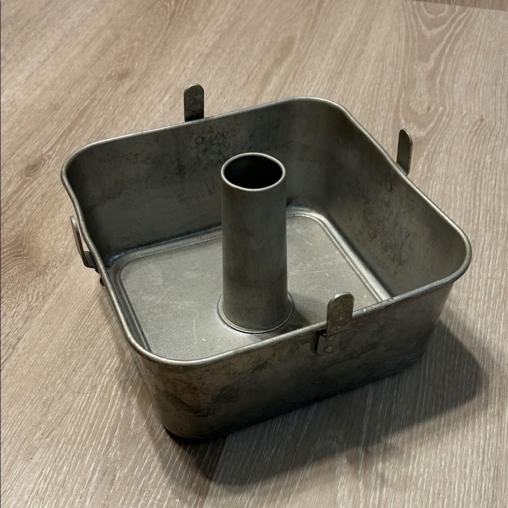 Worthmore Vintage Square 9x9x4 Metal Angel Food 2pc Cake Pan